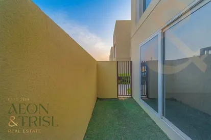 RENTAL-LARGE LAYOUT I MIDDLE UNIT