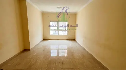 غرفتين وصالة بالمجاز 2 تشطيبات سوبر لوكس خزائن ملابس سكن عائلي قريب من الكورنيش وبجانب مخرج دبي موقع مميز وسعر مميز جدًا