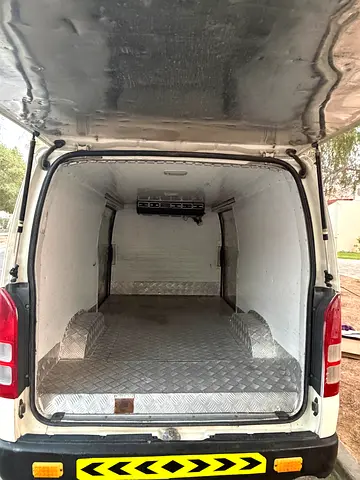 2015 Toyota HIACE — фото 10
