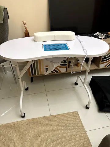 Manicure table
