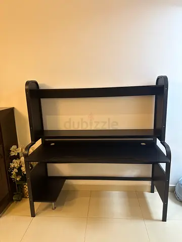 Black office/gaming desk