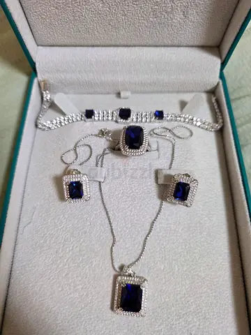 Original fayendra 925 sterling silver jewellery Set 41g approx  with original box.