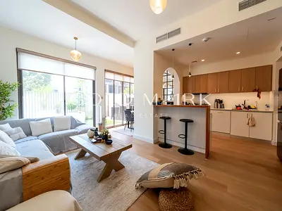 Luxury Townhouse | Extended | Upgraded | VOT