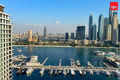 Beach Access | Marina View | Vacant | Balcony