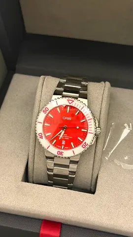 Oris Aquis Date 41.5mm Watermelon Red