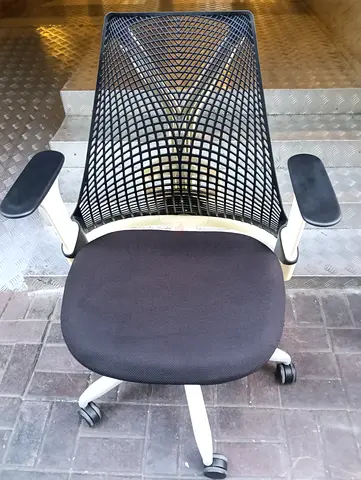 Herman Miller sayle chair .fully loaded chair for selling