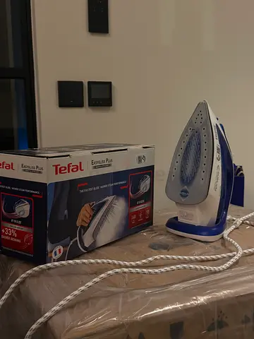 Tefal Easygliss Plus Steam Iron (Original Box, Minor Defect)