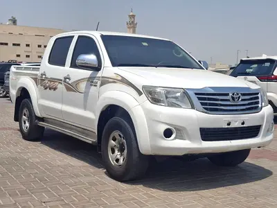 Toyota Hilux // Gcc space // 4 WD drive // Power window // inside Red // Good conditions