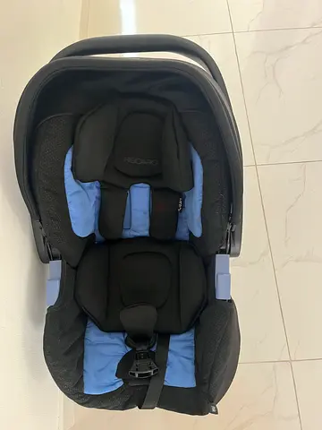 Infant car seat / baby carrier with cushion (black & blue) and isofix