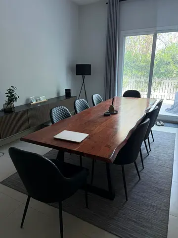 Solid Live-Edge Wooden Dining Table (with 6 Chairs (2000aed) - Excellent Condition