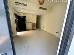 R2EM CORNER L SAHPE 3 BR WITH MAID FRO RENT