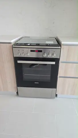 Siemens freestanding gas cooker with oven - very good condition
