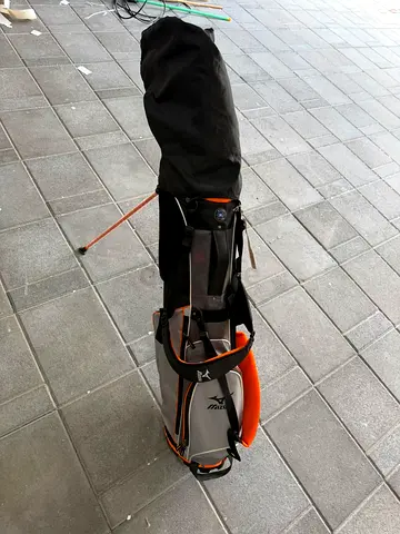 Lightweight Mizuno Stand Golf Bag wit clubs Good Condition