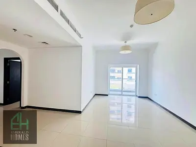 Spacious apartment | Ready to Move | Prime location