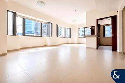 Large layout | 1 + dining | Great location