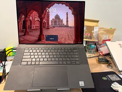 Dell XPS 17 9700 | i9 | RTX 2060 | 32GB RAM | 1TB SSD | 4K Touch