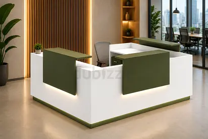 3-Person Office Workstation with Acoustic Partition – Dubai