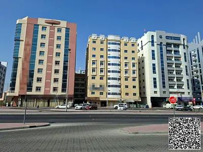 Entire building for sale / Fully rented / On the main street / Excellent annual return of 9.5% / St