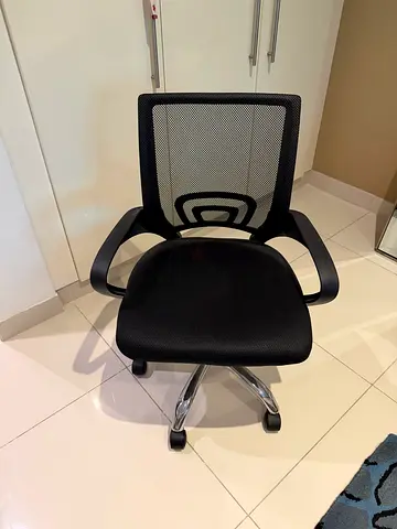 Black Mesh Office Chair with Armrests and Casters - Good Condition