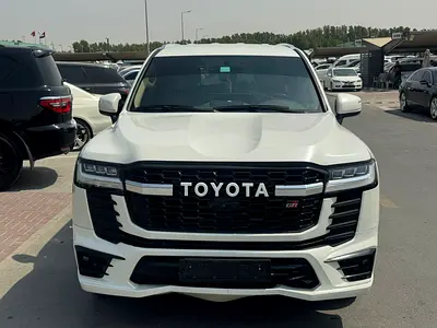 Toyota landcruiser 2013 v6 look 2025 white cooor GCccalen