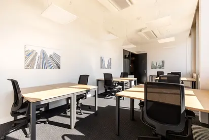 Move into ready-to-use open office space for rent for 15 persons in RAS AL KHAIMAH, Julphar Tower RAK Sharjah