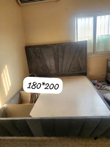 King size bed wit matress available in perfect condition