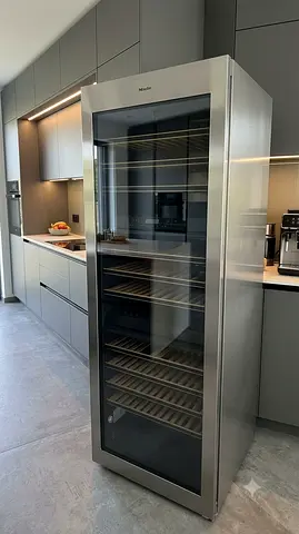 Miele Large Freestanding Wine & Beverage Cooler – Glass Door | Premium Design