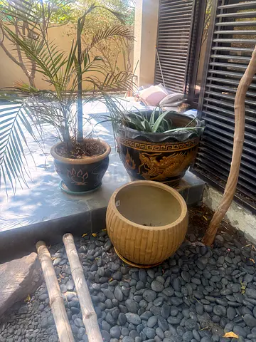 Set of 6 outdoor decorative ceramic plant pots/planters
