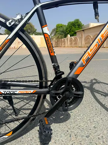 Well-maintained road bike - Shimano gears, ready to ride