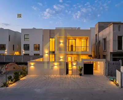 Luxury villa in a prime location, freehold ownership, including registration fees, water and electricity. Negotiable.
