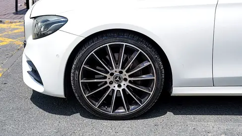 2018 Mercedes-BENZ E-CLASS 缩略图 4