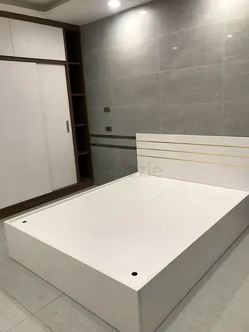 Modern WhiteBed with Headboard - King/Queen