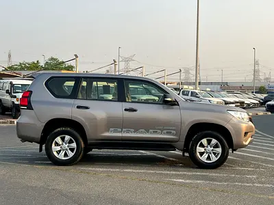 2022 Toyota PRADO photo 8