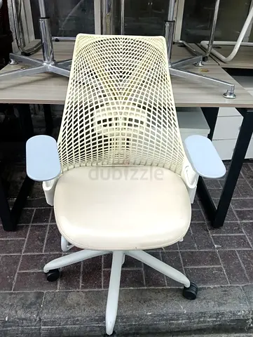 Herman Miller sayle chair for selling.fully loaded chair