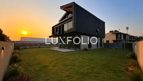 10700 Plot Size | True Corner Unit | Single Row