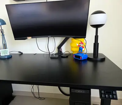 Workspace adjustable desk (140cm*75cm)