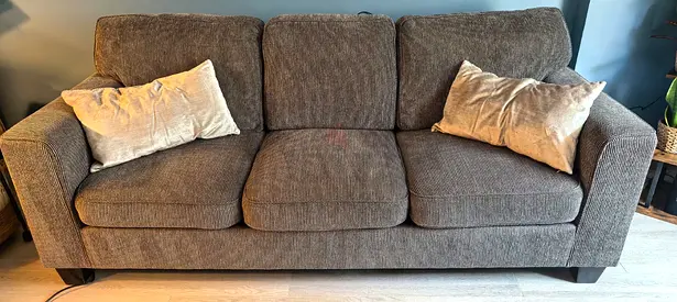 كنب 3 مقاعد + كنب مقعدين بحالة ممتارة Three + Two seater grey fabric sofa in excellent condition