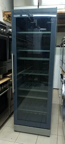 Siemens latest model iq700 wine fridge 120 bottle dual temperature freestanding