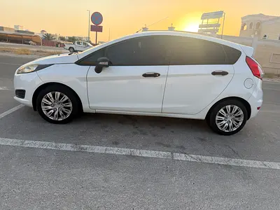 2013 FORD FIESTA 照片 3