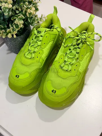 💚 Balenciaga Triple S Neon Green Sneakers – Size 43