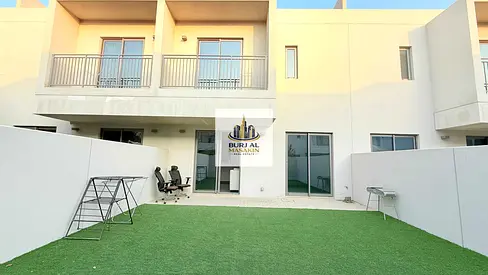 3 Badroom Villa with Beautiful Landscaped Garden | 140K | Easy 4 Cheques