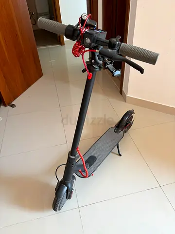 Electric kick scooter in good working condition — foldable with lights