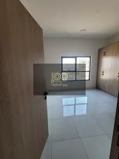 An apartment suitable for families seeking quiet living and a convenient location; it is a "second-o