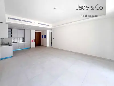 Community Expert | Brand New | Close to Beach