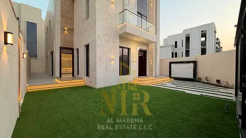 Modern and elegant villa, corner location on two streets, two floors and a rooftop. Freehold ownership for all nationalities. Price includes registrat