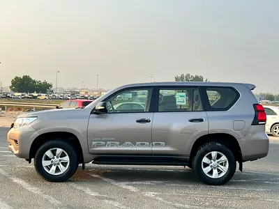 2022 Toyota PRADO photo 7
