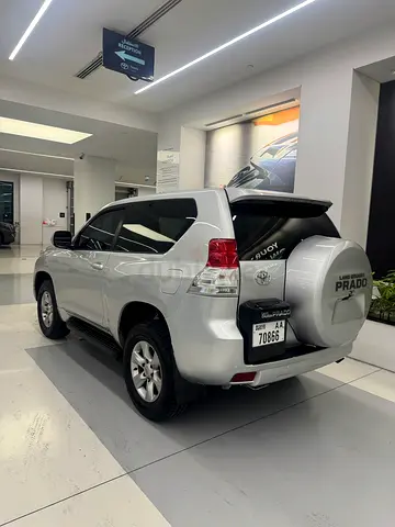 Toyota prado 2013 GXR V4 top option sunroof service history ALFUTTAIM