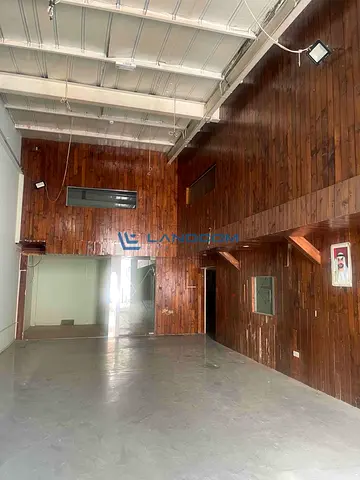 Commercial Warehouse with Mezzanine Offices |Prime Location