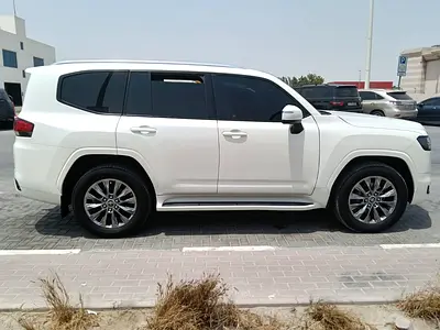 2022 Toyota LAND CRUISER photo 2