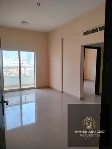 غرفـــة صــالة \ كبيرة بلكــونة اطلالة مفـــتوحة \ مطبخ واسع \ حمام تشطيب راقي \ تسهيلات في الدفع \ قريب لمخرج دبي الشارقة \ تامين شيك